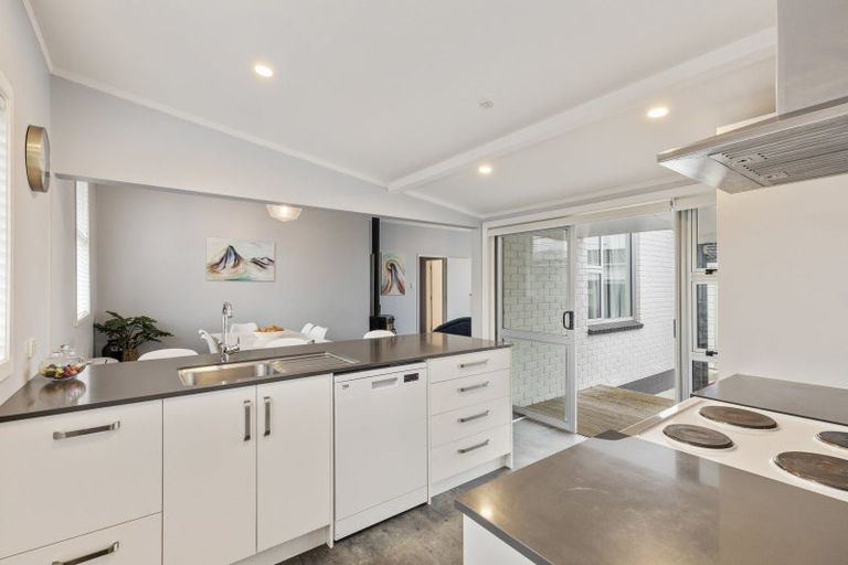 Photo of property in 27 Tukapa Street, Westown, New Plymouth, 4310