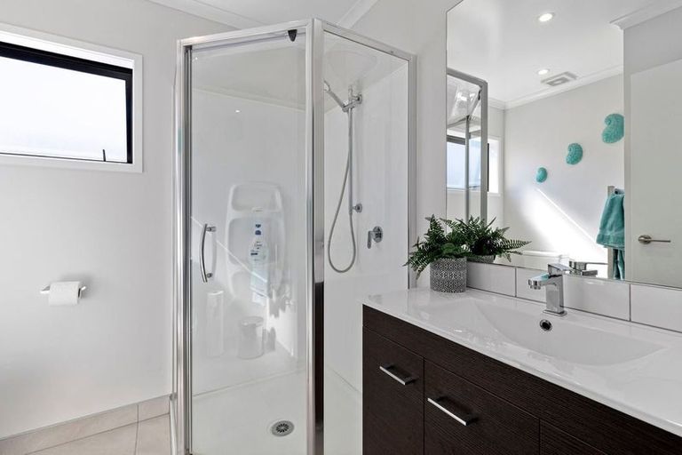 Photo of property in 62 Mapou Road, Hobsonville, Auckland, 0616