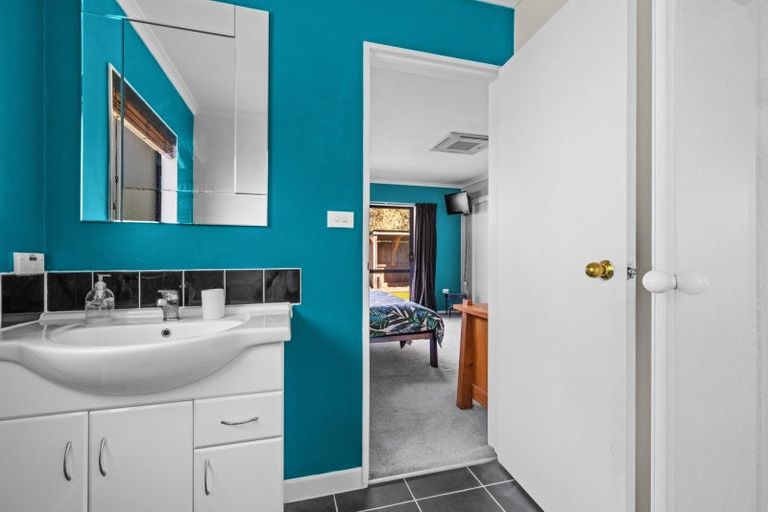 Photo of property in 17 Penlington Place, Havelock North, 4130