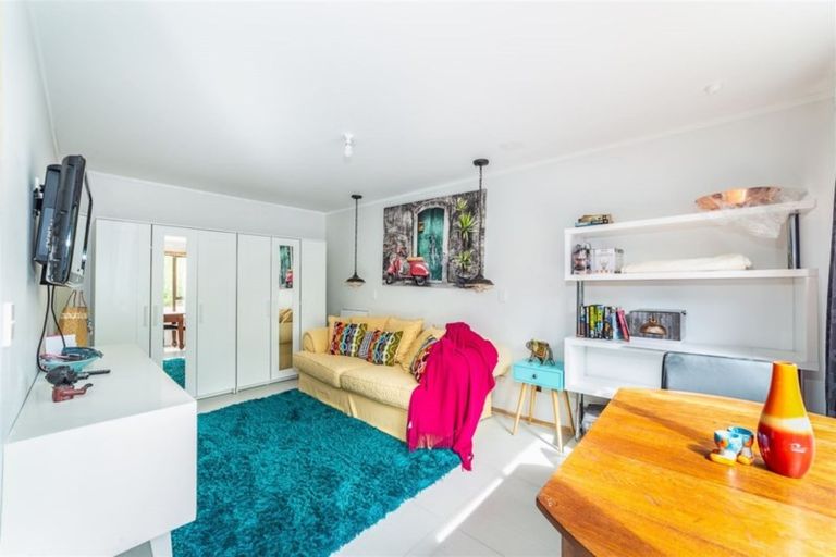 Photo of property in 1/52b Pleasant Road, Glen Eden, Auckland, 0602