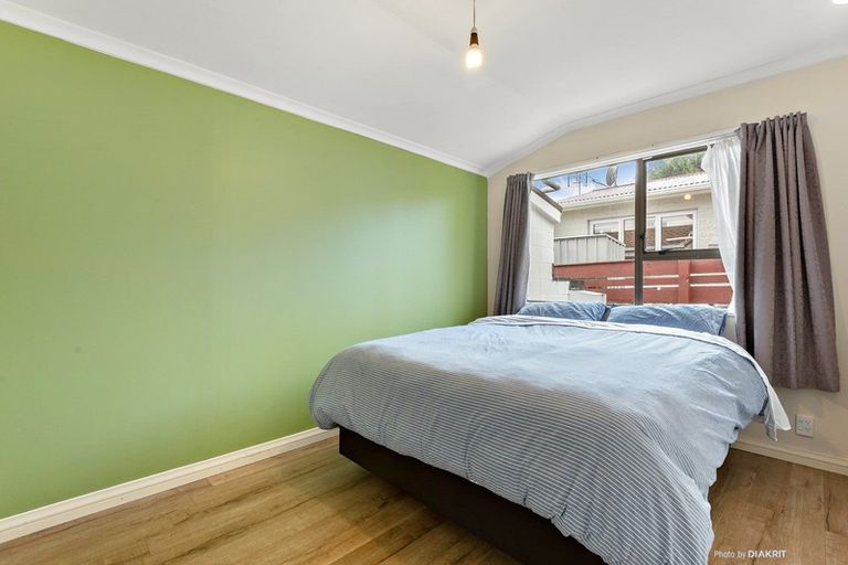 Photo of property in 2/271 Karori Road, Karori, Wellington, 6012