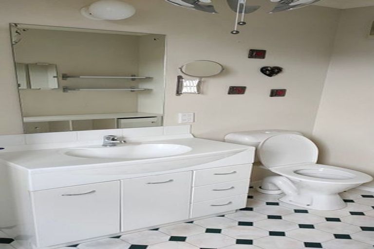 Photo of property in 295 Main Road, Tawa, Wellington, 5028