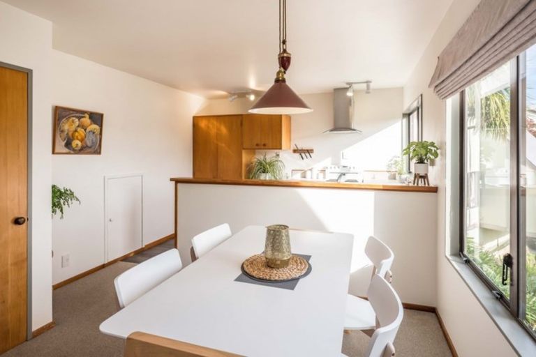 Photo of property in 98a Creswick Terrace, Northland, Wellington, 6012