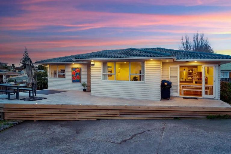 Photo of property in 86 Rosewarne Crescent, Glendene, Auckland, 0602