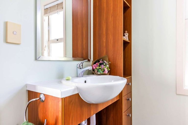 Photo of property in 2 Alberta Street, Acacia Bay, Taupo, 3330