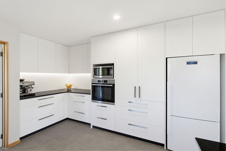 Photo of property in 96a Warren Crescent, Hillmorton, Christchurch, 8025