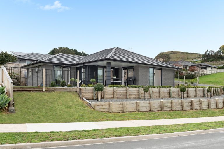 Photo of property in 2 Moira Close, Welcome Bay, Tauranga, 3175