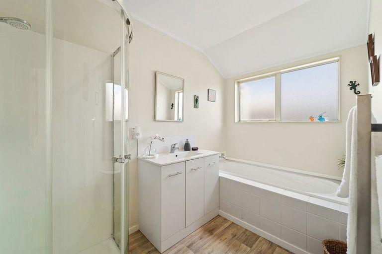 Photo of property in 39 Lakeside Drive, Orewa, 0931