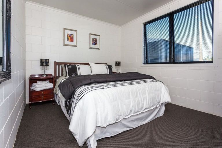 Photo of property in 100 Ocean Road, Whangamata, 3620