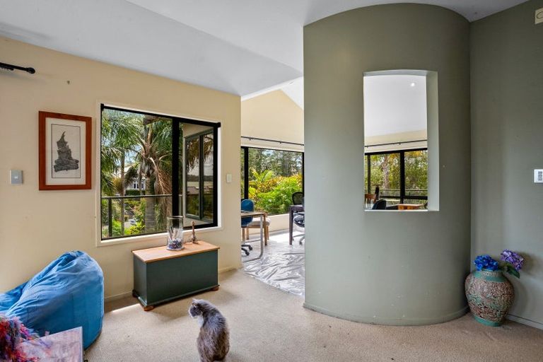 Photo of property in 4 Twin Wharf Road, Herald Island, Auckland, 0618