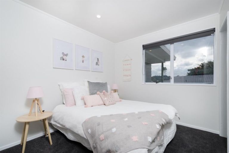 Photo of property in 2/77 Luanda Drive, Ranui, Auckland, 0612