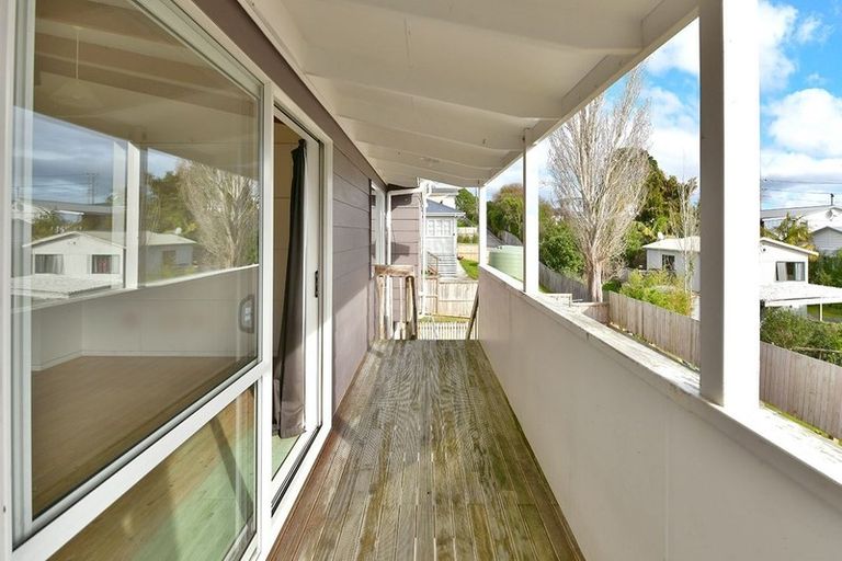 Photo of property in 4a St James Avenue, Helensville, 0800