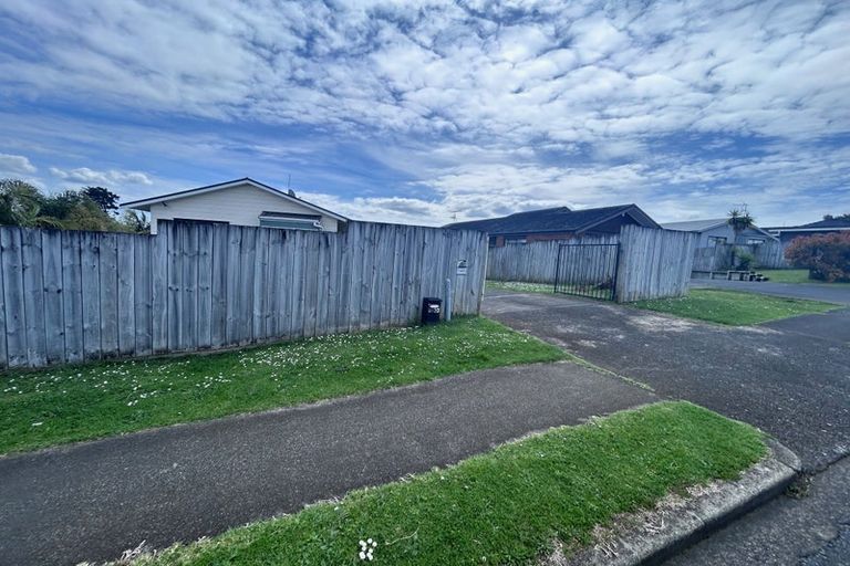Photo of property in 145 Botany Road, Botany Downs, Auckland, 2010
