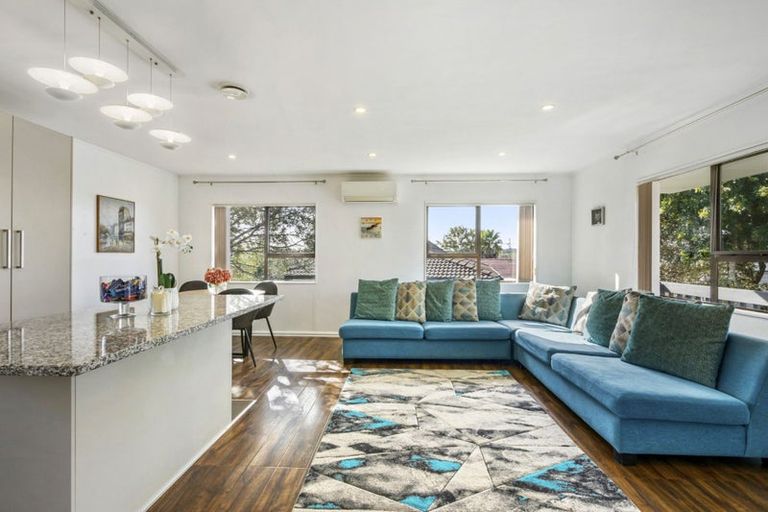 Photo of property in 2/16 Caribbean Drive, Unsworth Heights, Auckland, 0632