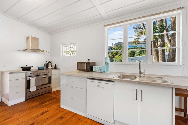 Photo of property in 11 Green Lane, Helensville, 0800