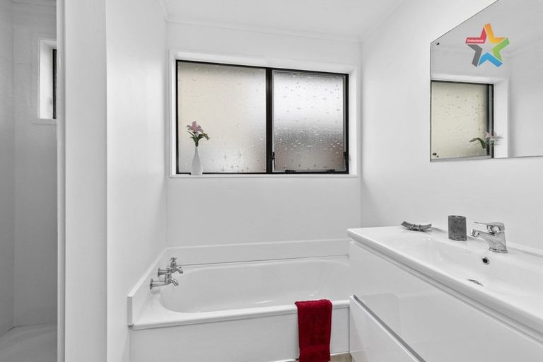 Photo of property in 9a Birdwood Road, Waterloo, Lower Hutt, 5011