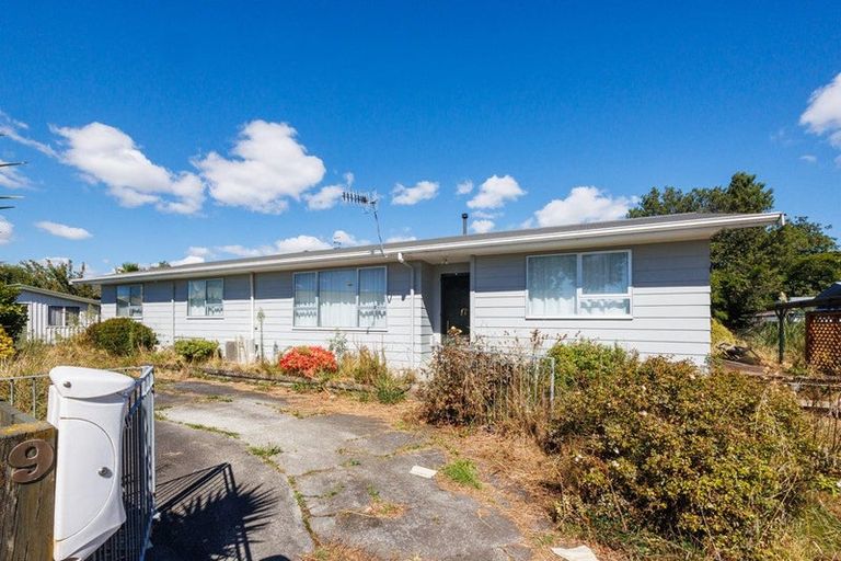 Photo of property in 9 Forbes Place, Kelvin Grove, Palmerston North, 4414