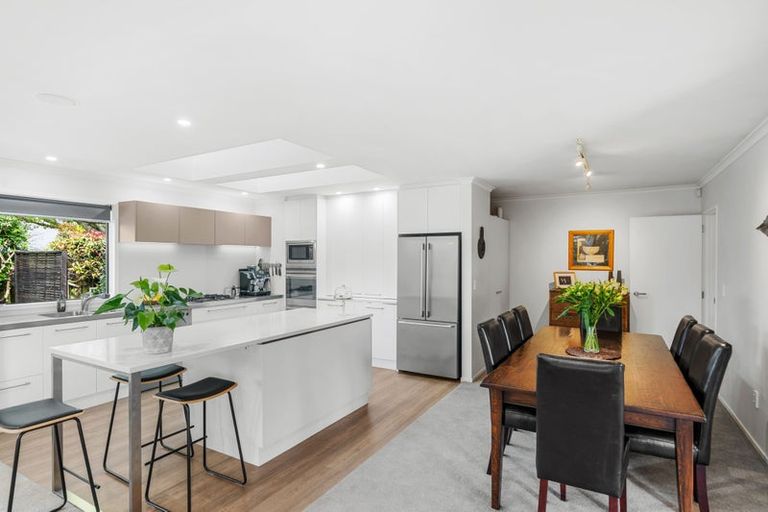 Photo of property in 9 Inglewood Place, Avonhead, Christchurch, 8042