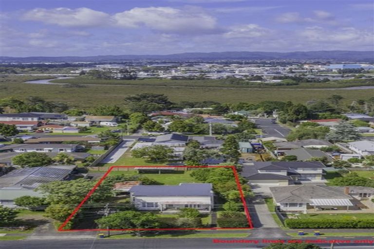 Photo of property in 72 Taikata Road, Te Atatu Peninsula, Auckland, 0610
