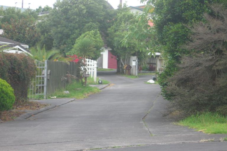 Photo of property in 21 Atlantis Place, Totara Vale, Auckland, 0629