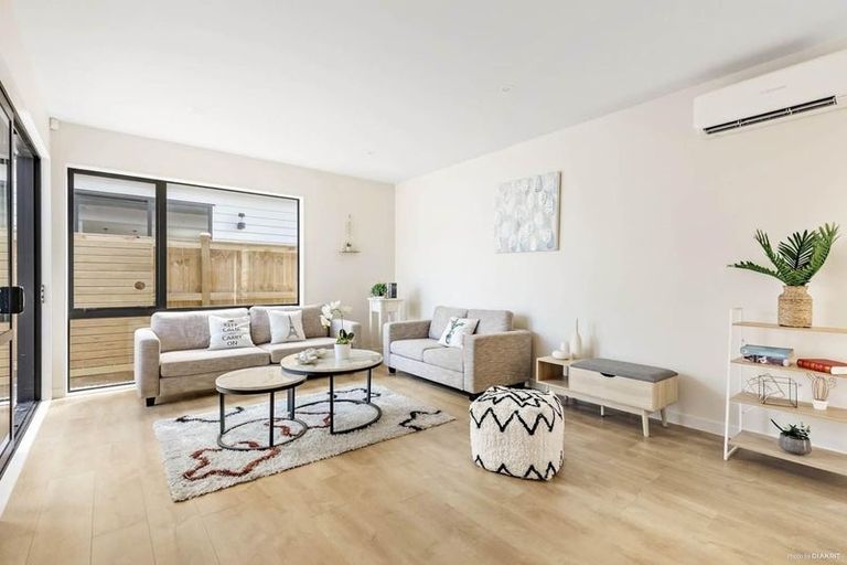 Photo of property in 1a Thomas Rielly Avenue, Hobsonville, Auckland, 0616
