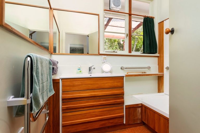 Photo of property in 47 Park Road, Titirangi, Auckland, 0604