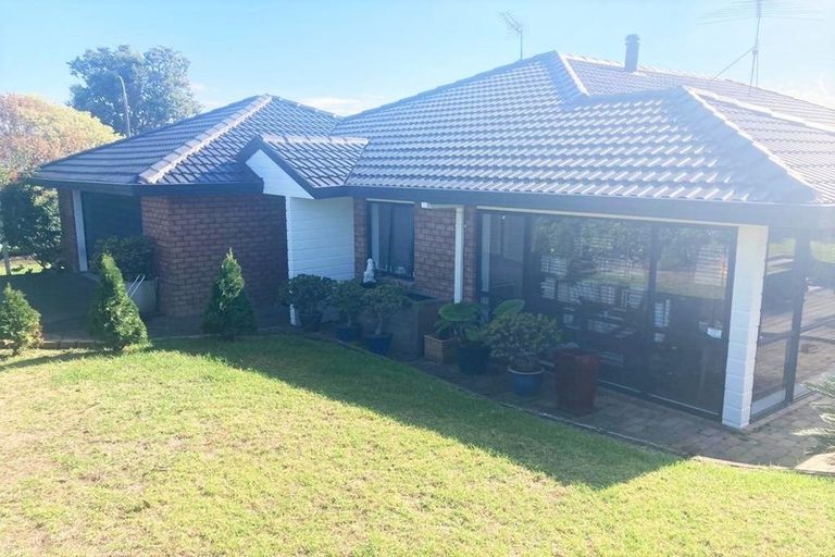 Photo of property in 2 Cesari Place, West Harbour, Auckland, 0618