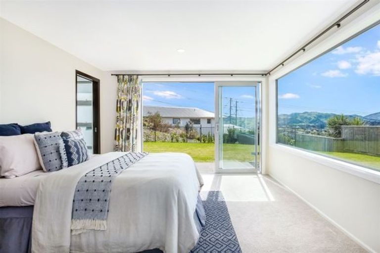 Photo of property in 20 Madeira Close, Whitby, Porirua, 5024
