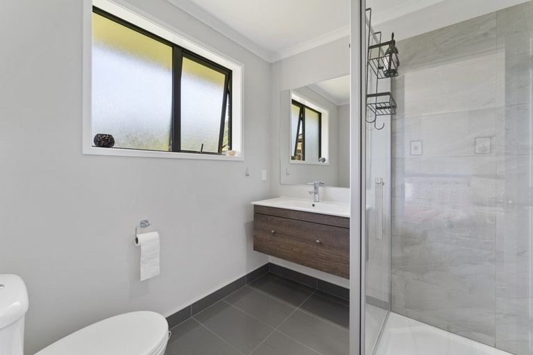 Photo of property in 24 Mahia Lane, Waikanae, 5036