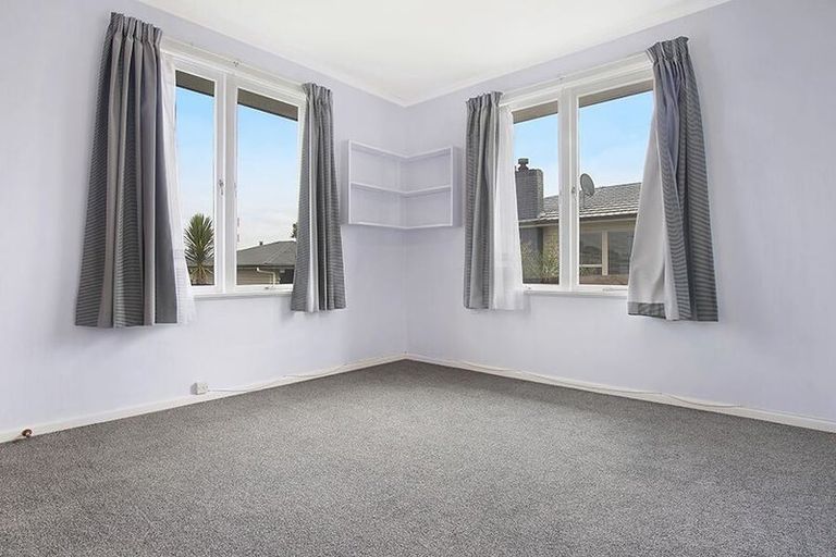 Photo of property in 116 Taikata Road, Te Atatu Peninsula, Auckland, 0610