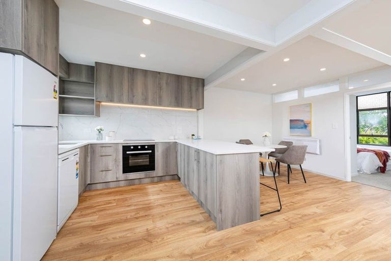Photo of property in 3/28 Evelyn Place, Hillcrest, Auckland, 0627