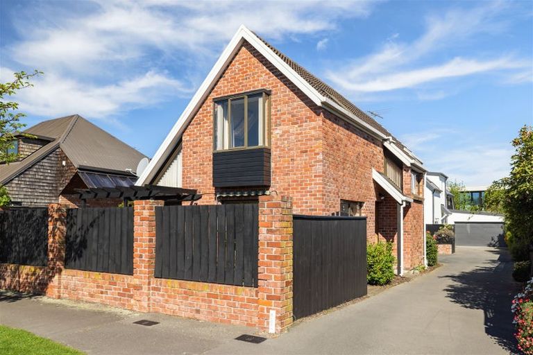 Photo of property in 64 Merivale Lane, Merivale, Christchurch, 8014
