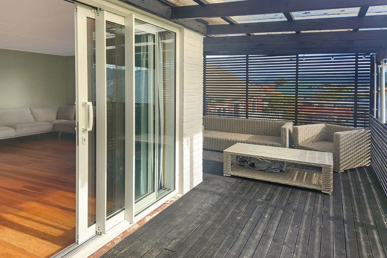 Photo of property in 184 Whites Line East, Waiwhetu, Lower Hutt, 5010