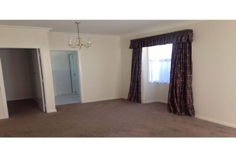 Photo of property in 30 Karu Crescent, Waikanae, 5036