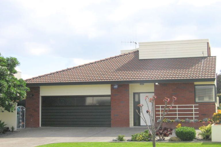 Photo of property in 1 Claridge Place, Mount Maunganui, 3116