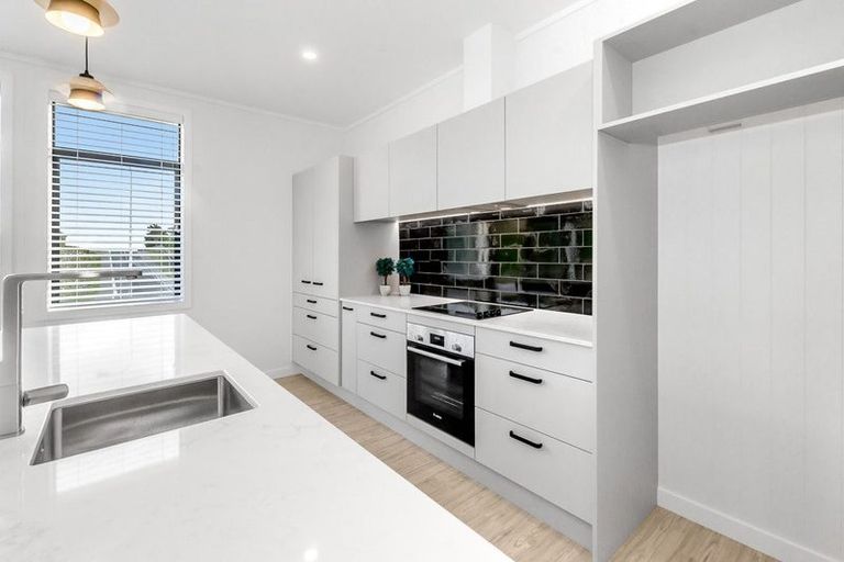 Photo of property in 42 Parkwood Avenue, Westgate, Auckland, 0614