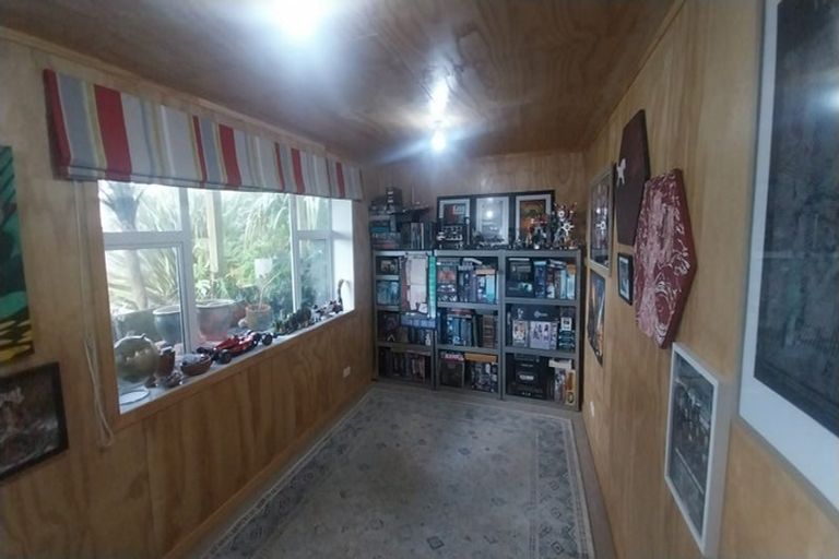 Photo of property in 19 Salford Street, Newlands, Wellington, 6037