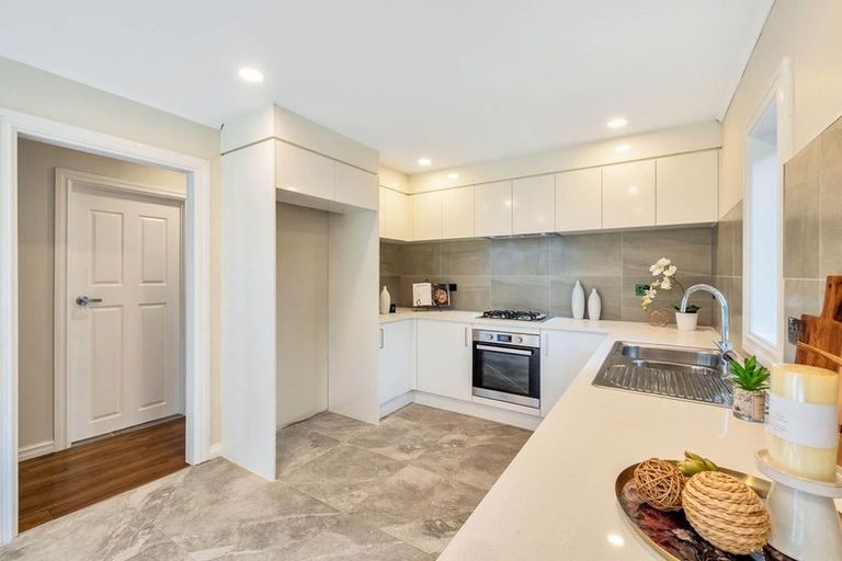 Photo of property in 52 Roberts Road, Te Atatu South, Auckland, 0610