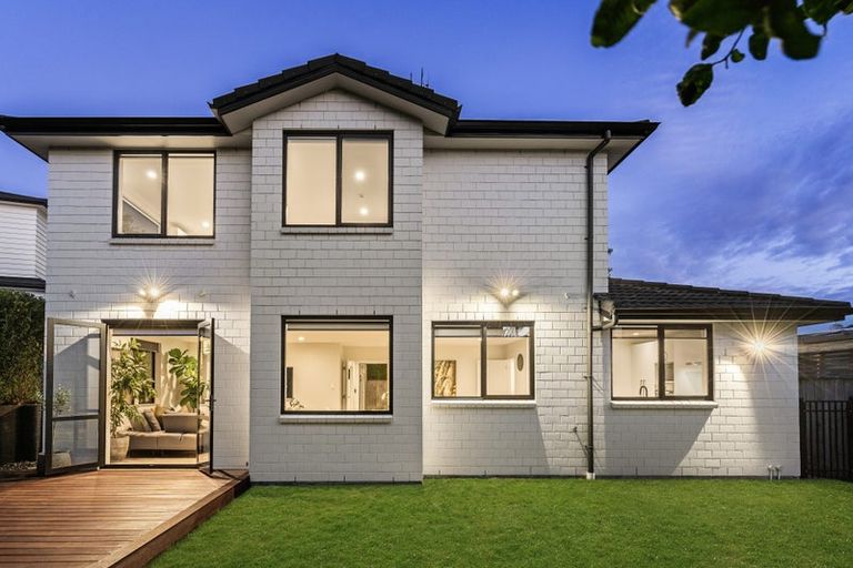 Photo of property in 71a Neil Avenue, Te Atatu Peninsula, Auckland, 0610