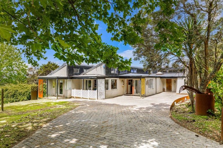 Photo of property in 48 Ngarahana Avenue, Paremoremo, Auckland, 0632