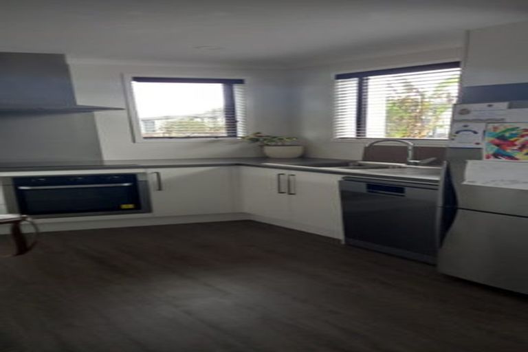 Photo of property in 17 Discovery Place, Marfell, New Plymouth, 4310