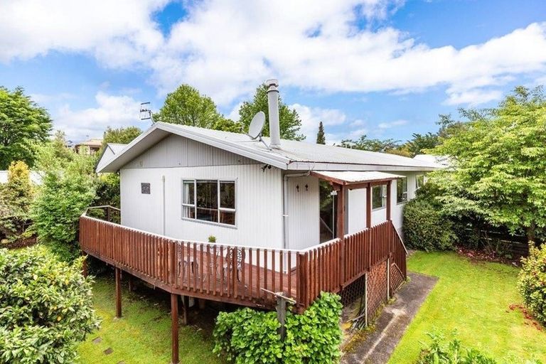Photo of property in 18 Holland Grove, Richmond Heights, Taupo, 3330