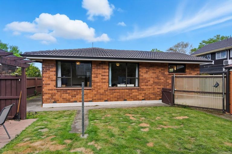 Photo of property in 12 Harkness Place, Avonhead, Christchurch, 8042