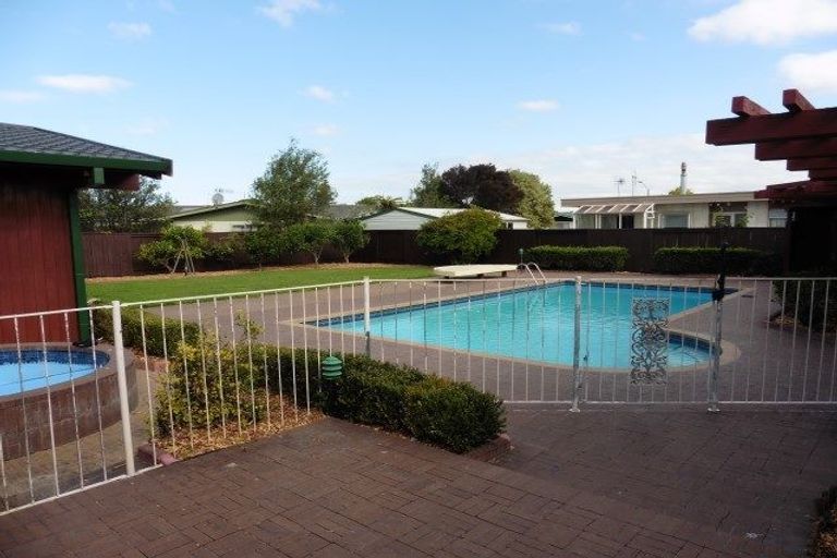 Photo of property in 21 Avondale Road, Taradale, Napier, 4112