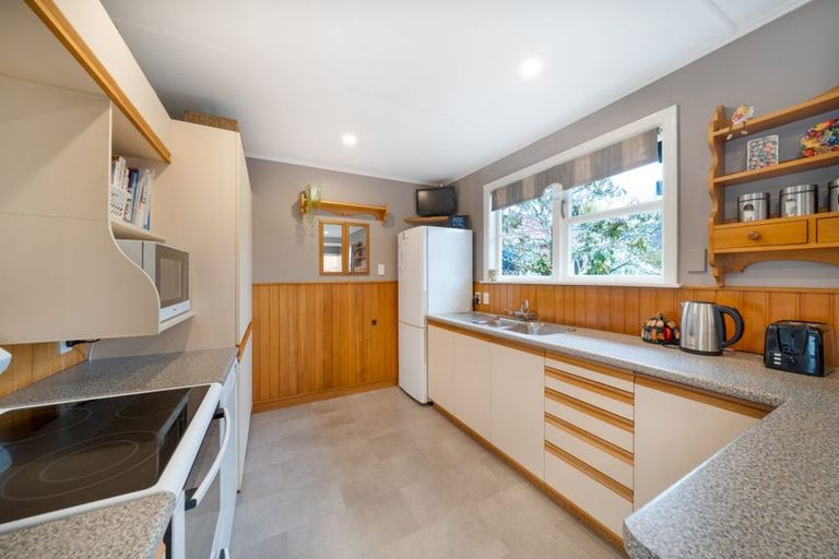Photo of property in 64 Taylor Terrace, Tawa, Wellington, 5028