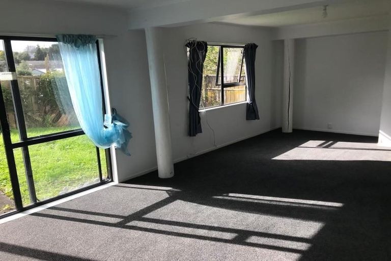 Photo of property in 3/75 Stanley Road, Glenfield, Auckland, 0629