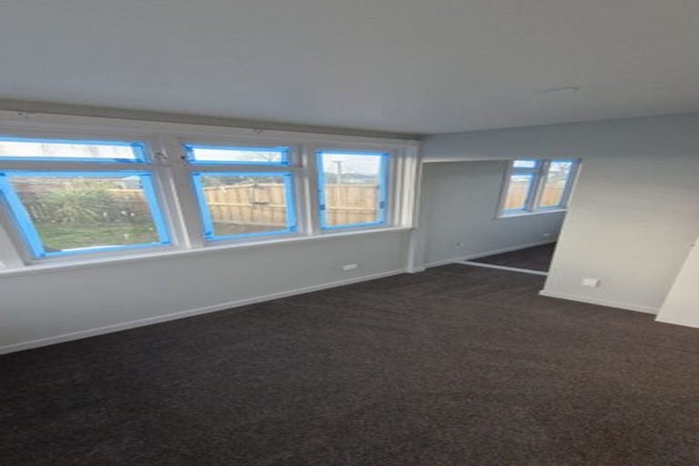 Photo of property in 19 Lambeth Crescent, Northcote, Christchurch, 8052