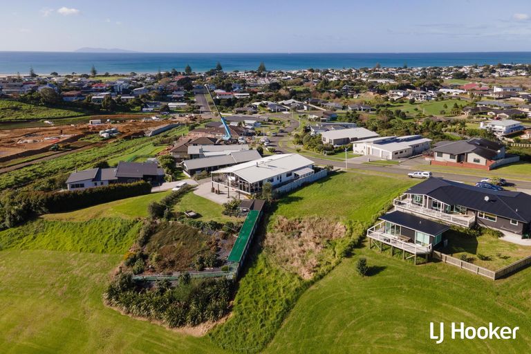 Photo of property in 24 Tohora View, Waihi Beach, 3611