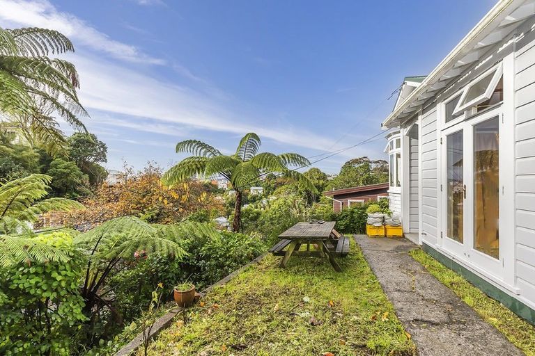 Photo of property in 23 Crieff Street, Northland, Wellington, 6012