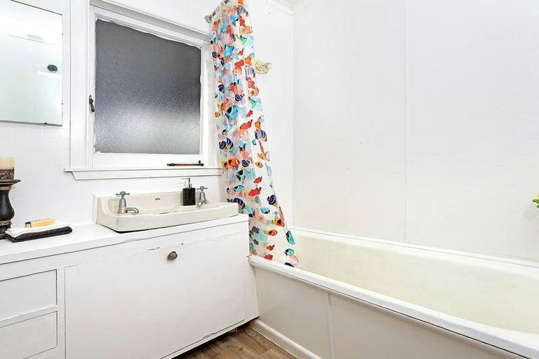 Photo of property in 91 Konini Road, Titirangi, Auckland, 0604